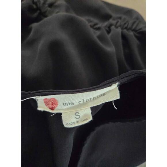 One Clothing Black V-Neck Sleeveless Jumpsuit Women’s Small | Pockets, Chic - Picture 8 of 10